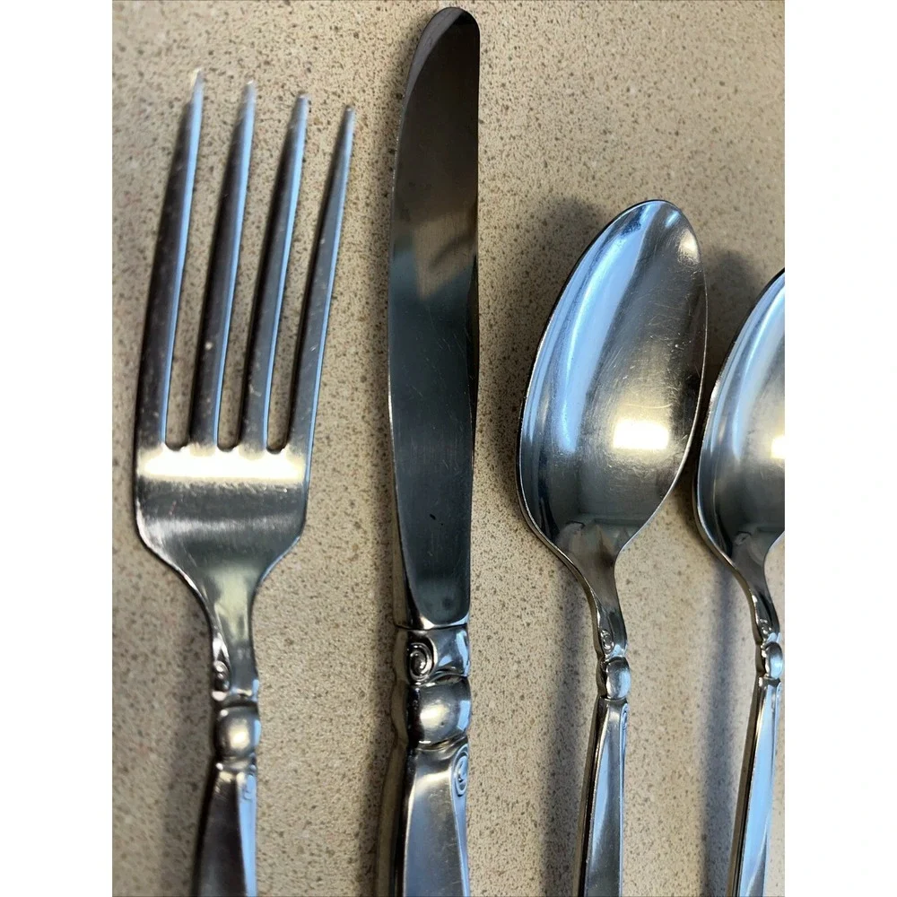 9 Piece Set ONEIDACRAFT PREMIER STAINLESS SHORELINE 3 Forks, 1 Knife & 5 Spoons.